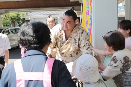 ファンの要望に気軽に応える日馬富士