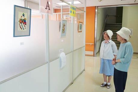 済生会三条病院に大原明子さんの絵画を展示