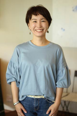 三条ものづくり学校で写真展「背中の景色」を開く阿部萌子さん
