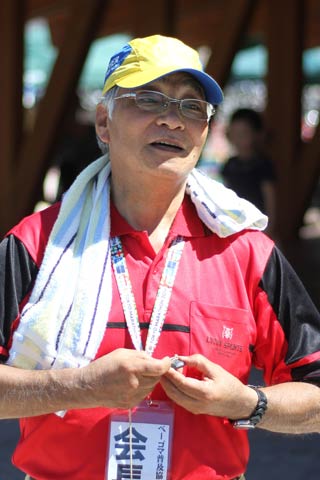 ベーゴマ普及協会会長の有澤次男さん