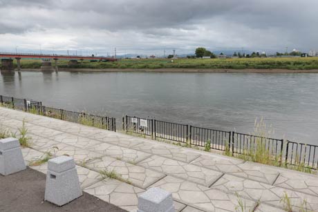 「都市・地域再生等利用区域」の指定を受ける三条防災ステーション周辺、対岸は六ノ町河川公園