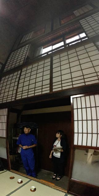 天井の高さが7メートルもある吹き抜けのチャノマ