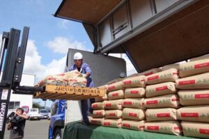 JA全農にいがたがJAにいがた南蒲南低温倉庫で県産コシヒカリの初出荷セレモニー