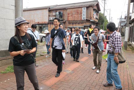 三條の小路を歩く