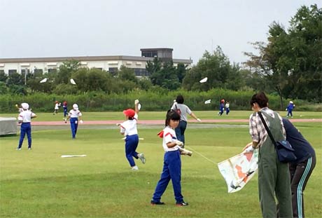 三条小の最後の凧揚げ遠足