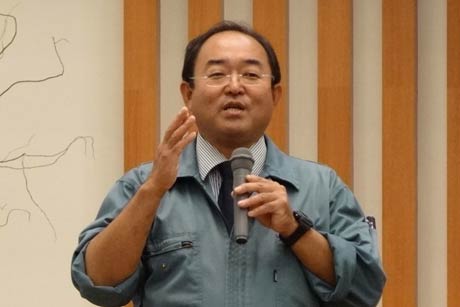 三条エコノミークラブの公開例会で講演する植松努氏