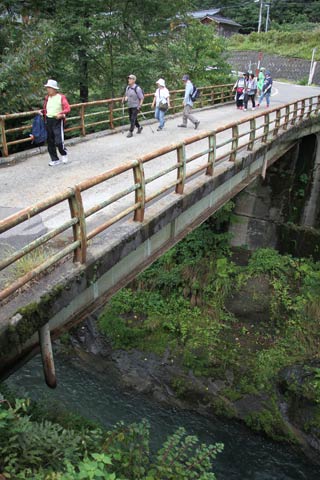中谷橋から見下ろす守門川