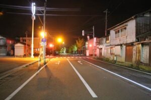 事故のあった燕市吉田大保町地内の市道、池さんは写真の手前から奥に向かって軽自動車で走行中に左から右に道路を横断していた冨所さんとぶつかった