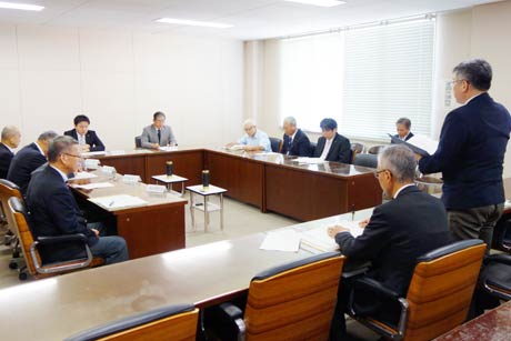  里山十帖の誘致の考えが明らかにされた7日の三条市議会建設常任委員協議会