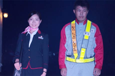 JALの客室乗務員も登場