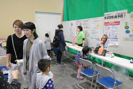 体の年齢測定や呼気一酸化炭素濃度測定も
