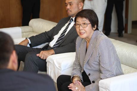 国定市長と歓談する元子さん