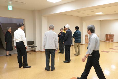 公募展「第14回弥彦を描く」の公開審査が行われた弥彦村総合コミュニティセンター