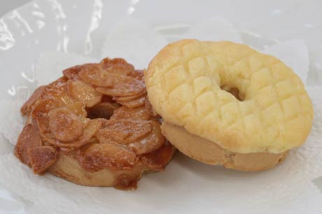  「ふロランタン」(左)と「サぶレ」