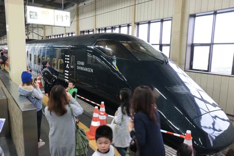 第3回燕三条駅県央祭りで現美新幹線の展示