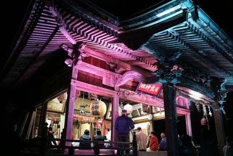 日出神社のライトアップ