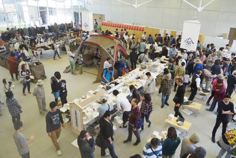  オフィスが販売の会場に