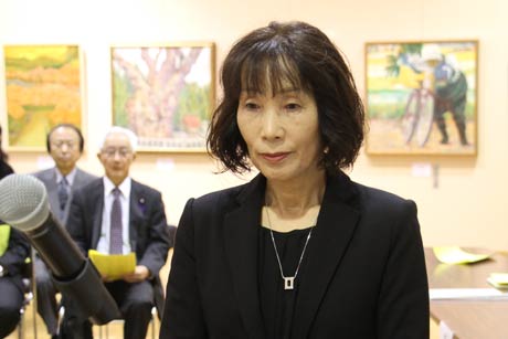 日本画部門で弥彦大賞を受けた山田さん