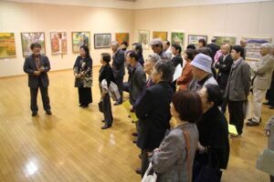 「弥彦を描く」公募展が開幕、芸術の秋を告げる145点が一堂に