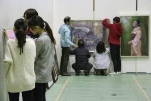 第12回三条市美術展の展示作業