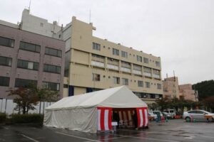 旧やひこ観光ホテルの前で行われた解体工事の安全祈願祭