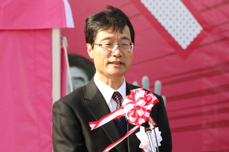  燕三条地場産業振興センター理事長の鈴木力燕市長