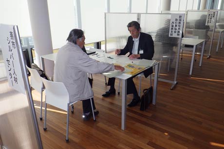 正午までに11件の相談があった空き家総合相談会