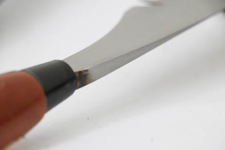  ＝柄に近い部分の厚みが安定した切り心地を実現する