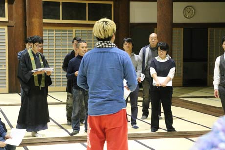  お取越の6日に三条別院で「シアターサンジョーゴボー」として上演される演劇のけいこ