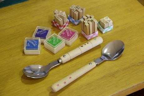 スタンプを押して完成したオリジナルスプーン