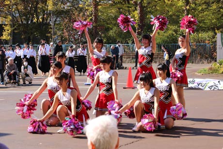 「さわたりの郷 芸能祭」で中越高校チアリーディング部の演技