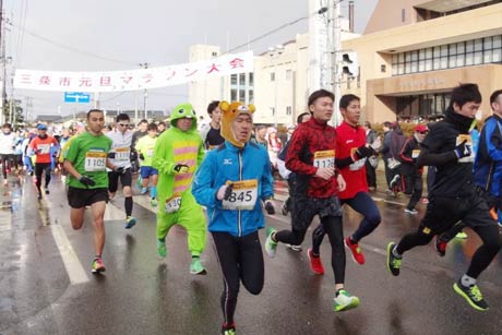 ことしの三条市元旦マラソンのスタート