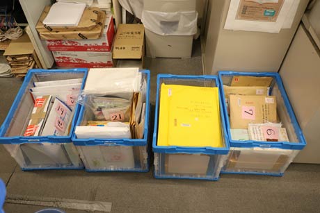 プラスチックケース4箱分になった応募作品