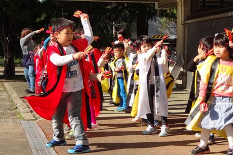 旭保育所幼児のよさこいソーラン披露