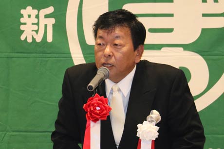 燕運送の創立60周年記念式典であいさつする柳原社長