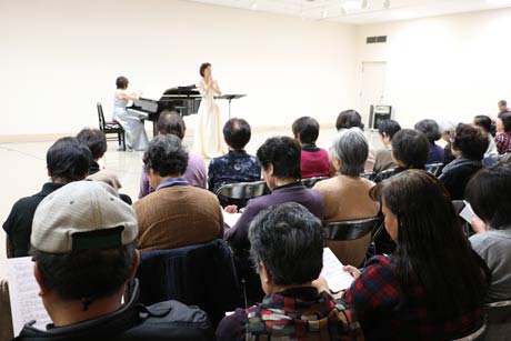 つばめ目耕塾の最終回はソプラノ歌手櫻井綾さんとピアニスト森田雅代さんの演奏を堪能