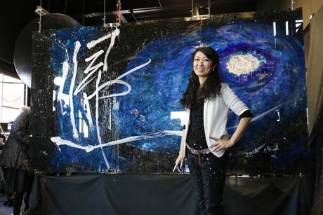 諏訪田製作所の工場内で作品「帰一」を完成させた泉田佑子さん