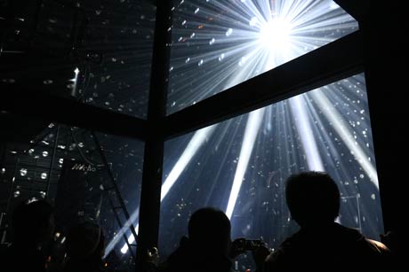 「ILLUMINART FES!!～夜は短し、歩けよ工場～。」で圧巻のイルミナイトツアー