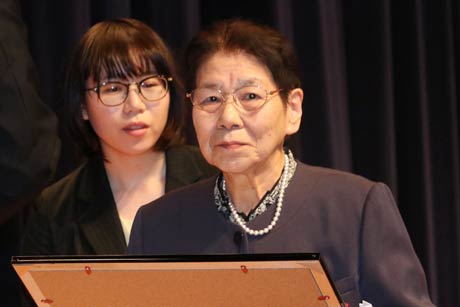  「つばめ輝く女性賞」の有限会社柄沢ヤスリのヤスリの現役目立て職人、岡部キンさん