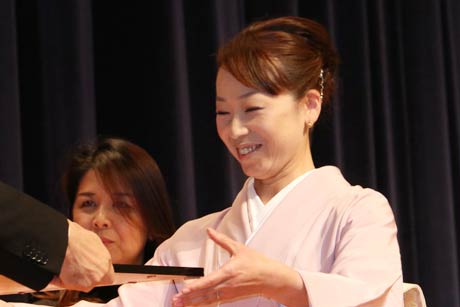  「つばめ輝く女性応援賞」の有限会社栄工業の山村則子社長