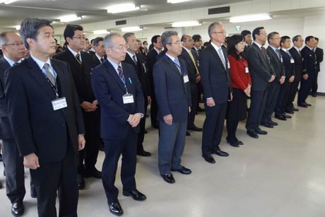 国定市長の年末あいさつを聞く職員