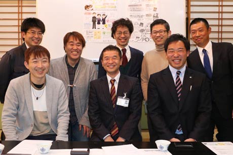 実行委員会のメンバー、前列中央が坂井達三商店の坂井社長