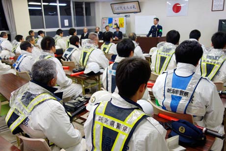 三条署で出発式