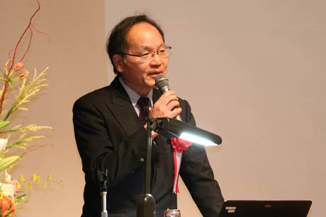 講演する長岡技術科学大学大学院の佐野教授