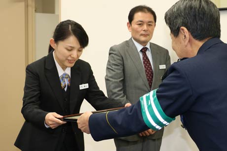 特殊詐欺未然防止で協栄信用組合小中川支店職員に燕署長感謝状