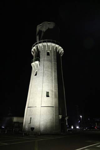 25日まで行われている水道の塔のライトアップ