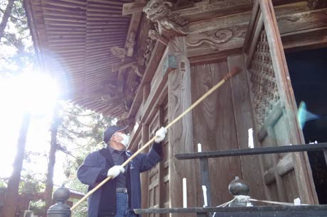 千仏堂もすす払い