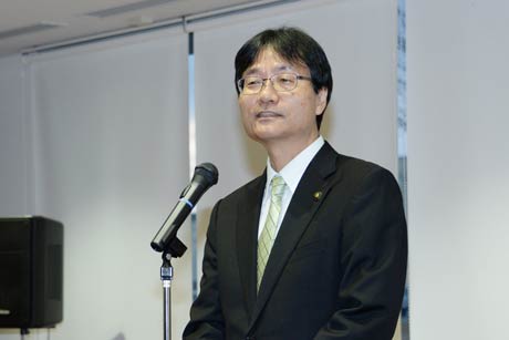 年末の訓示を行う鈴木市長
