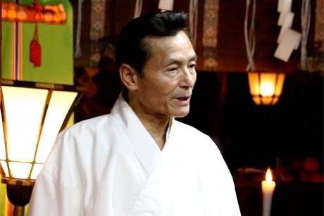 あいさつする星野宮司