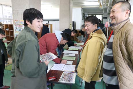 2日も200人を超す来校のあった三条小学校の学校開放 